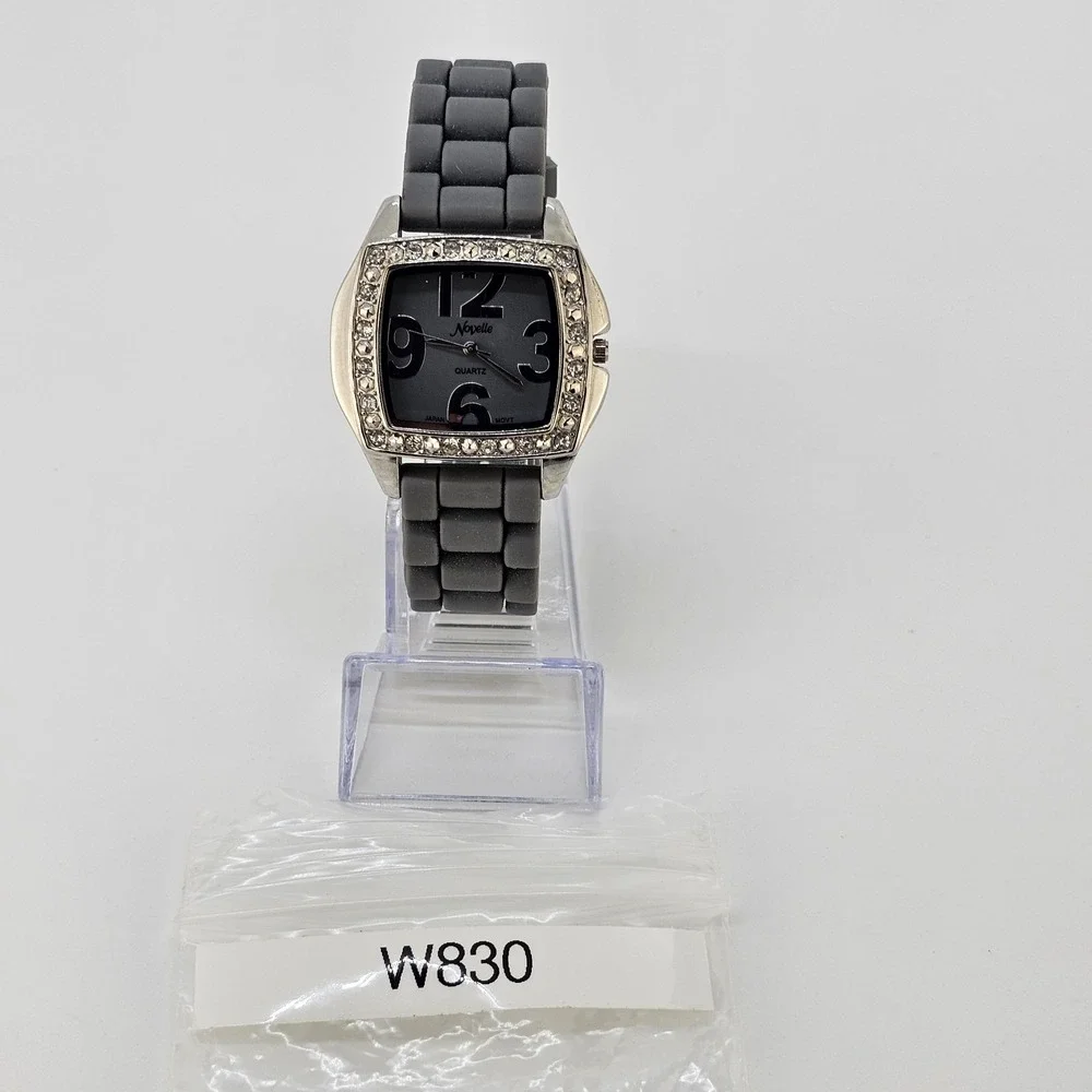 Women's Analog Watch 40MM Gray Dial Case Gray Plastic Bands NEW Battery